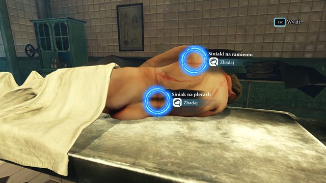 Obróć zwłoki (łapiąc za prawy - z perspektywy gracza - bok) - Zbadaj ciało sir Rodneya w prosektorium i przesłuchaj podejrzanych - Krwawa łaźnia - Sherlock Holmes: Zbrodnia i kara - poradnik do gry