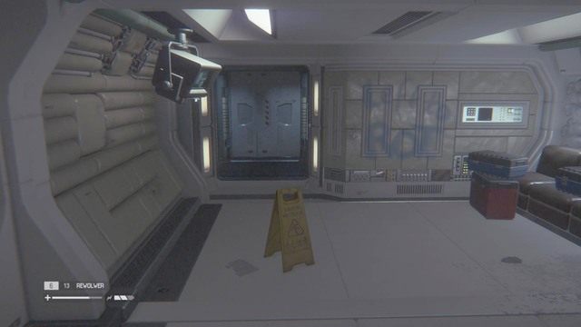 Idąc w tym kierunku miniesz pierwszą windę (prowadzi ona do ośrodka medycznego) dlatego zignoruj ją i przejdź przez drzwi po czym skręć w lewo a dotrzesz do windy prowadzącej do Seegson Synthetics - Znajdź Samuelsa w dziale Seegson Synthetics | Opis przejścia Obcy Izolacja - Obcy: Izolacja - poradnik do gry