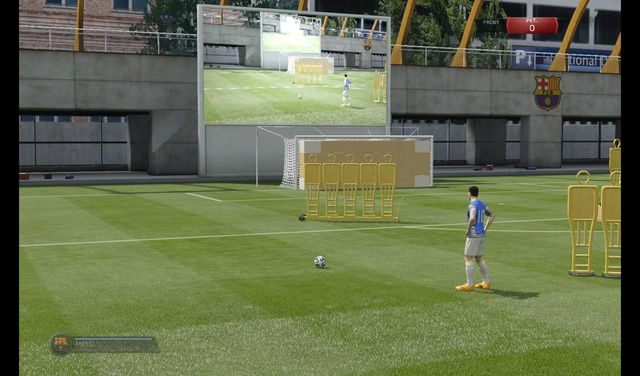 Drugie z ćwiczeń polega na zestrzeleniu jak największej ilości celów umieszczonych w bramce - Rzuty wolne | Gry treningowe w FIFA 15 - FIFA 15 - poradnik do gry