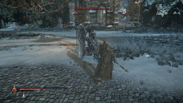 Zajście bossa od boku w momencie , gdy ten przykuca za tarczą, jest banalnie proste i stanowi świetną okazję do zadania kilku szybkich ciosów. - Dowódca - Keystone | Bossowie w Lords of the Fallen - Lords of the Fallen - poradnik do gry