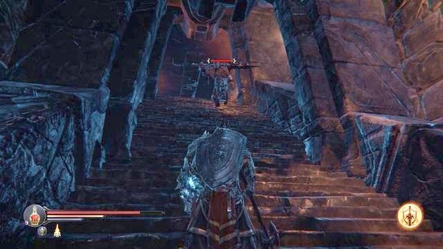 Tyran czeka na Ciebie na górze schodów. Omiń go i szybko wejdź do pomieszczenia, a potem na kolejne schody, gdzie znajdziesz w końcu jego serce. - Odszukaj Antanasa i Kaslo w Cytadeli Klasztornej | Świątynia - Lords of the Fallen - poradnik do gry