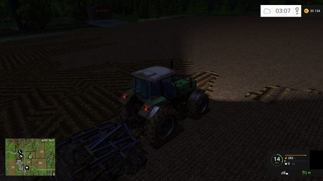 ... a następnie kultywacja w nocy. Tak, żeby sąsiad rano zzieleniał z zazdrości. - Łączenie pól w Farming Simulator 15 | Podstawy - Farming Simulator 15 - poradnik do gry