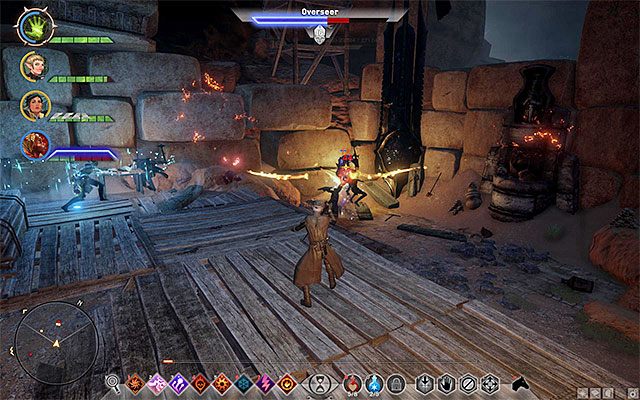 Omiń barykady i zaatakuj grupę przeciwników z Nadzorcą (Overseer) na czele - Dragon Age Inquisition: Piach i ruina (Sand and Ruin) - Dragon Age: Inkwizycja - poradnik do gry
