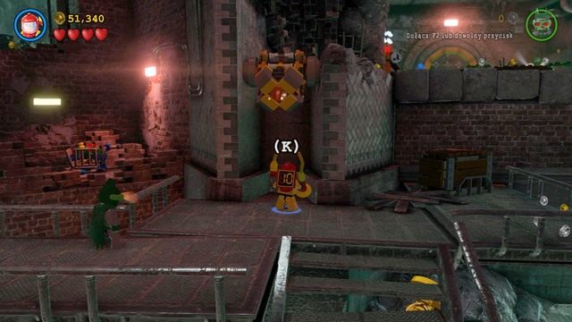 Po dostaniu się do większego pomieszczenia zacznij niszczyć wszystkie obiekty, które się tam znajdują - Pościek | Opis przejścia Lego Batman 3 Poza Gotham - LEGO Batman 3: Poza Gotham - poradnik do gry