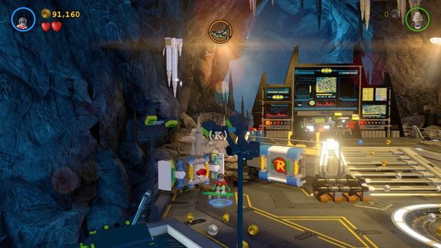 Podleć robotem pod zrobione przez ciebie wejście i naciśnij wymagany przycisk by przedostać się na drugą stronę - Batmolka | Opis przejścia Lego Batman 3 Poza Gotham - LEGO Batman 3: Poza Gotham - poradnik do gry