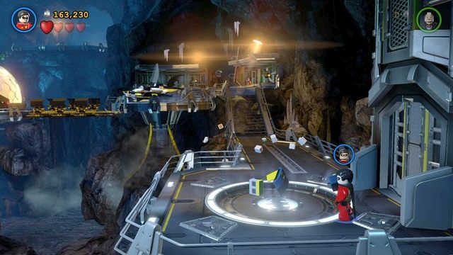 Kiedy już zbierzesz wszystkie, jakże pożądane świecidełka, możesz usadowić się w samolocie i ostrzelać batmobil z dystansu - Batmolka | Opis przejścia Lego Batman 3 Poza Gotham - LEGO Batman 3: Poza Gotham - poradnik do gry