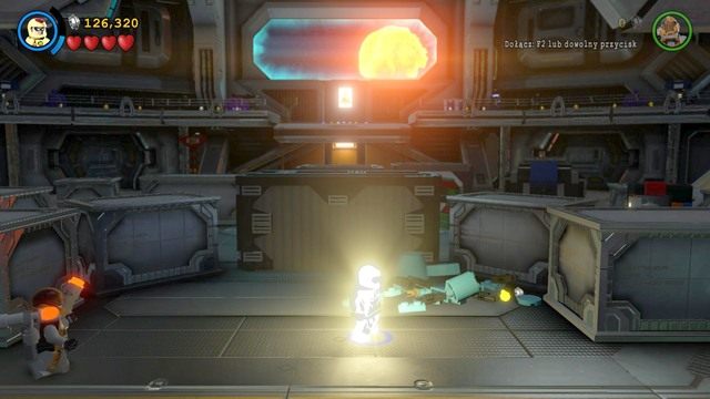 Po dostaniu się na wyższy poziom, skorzystaj ze świecącego stroju Robina i doładuj swoją energię na pobliskim generatorze - Na Strażnicy Porządku | Opis przejścia Lego Batman 3 Poza Gotham - LEGO Batman 3: Poza Gotham - poradnik do gry