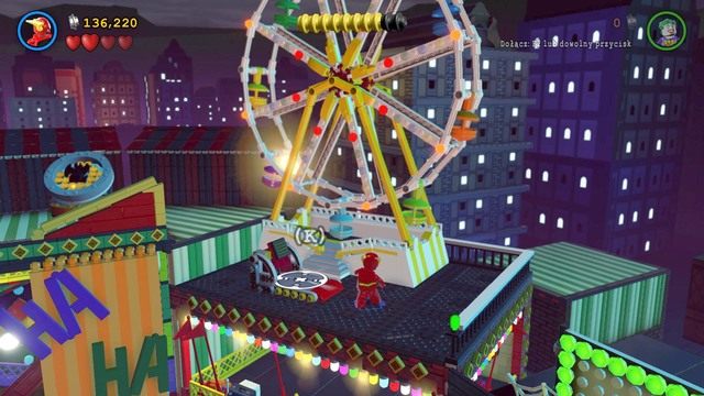 Jak kurtyna się otworzy zmień postać na Flasha i poczekaj na dogodny momenty żeby skoczyć na drugie piętro - Małe Gotham... Duży Problem | Opis przejścia Lego Batman 3 Poza Gotham - LEGO Batman 3: Poza Gotham - poradnik do gry