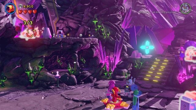 Jako Flash wejdź na zbudowaną platformę i zaznacz obiekty, z których chcesz zbudować nową maszynę - Miłość Ci Wszystko Wybaczy | Opis przejścia Lego Batman 3 Poza Gotham - LEGO Batman 3: Poza Gotham - poradnik do gry