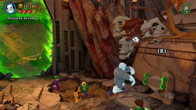 Po przejściu przez most przejmij kontrolę nad Grundym i podnieś obiekt leżący obok po czym wyceluj go w zwisające klocki nad tobą - Wyrzuć Ten Gniew | Opis przejścia Lego Batman 3 Poza Gotham - LEGO Batman 3: Poza Gotham - poradnik do gry