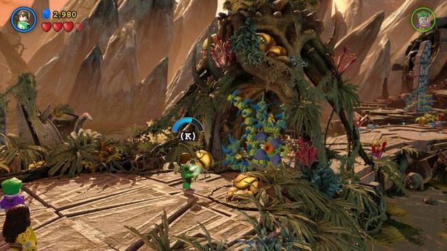 Po odzyskaniu panowania nad postaciami wybierz Zieloną Latarnię i podejdź do zablokowanego przejścia widocznego na obrazku (użyj haku by je zniszczyć) - Sezon Na Pomarańcze | Opis przejścia Lego Batman 3 Poza Gotham - LEGO Batman 3: Poza Gotham - poradnik do gry