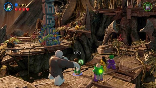 Po przejściu dalej podejdź do widocznego na obrazku mostu i ponownie użyj haku by go opuścić i umożliwić innym postaciom przejście - Sezon Na Pomarańcze | Opis przejścia Lego Batman 3 Poza Gotham - LEGO Batman 3: Poza Gotham - poradnik do gry