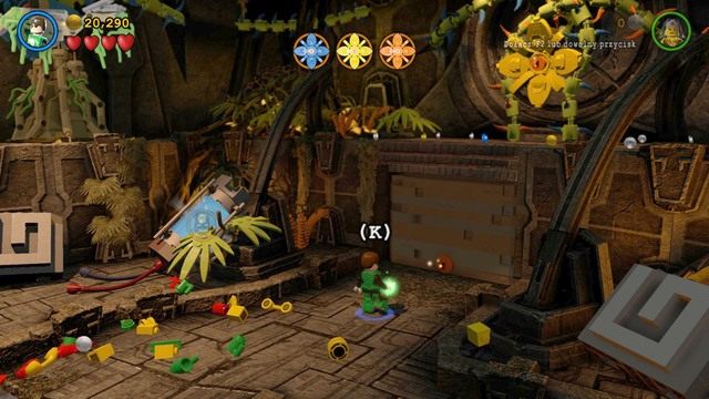 Podejdź Zieloną Latarnią do widocznej na obrazku ściany i użyj haku by wysunąć schody - Sezon Na Pomarańcze | Opis przejścia Lego Batman 3 Poza Gotham - LEGO Batman 3: Poza Gotham - poradnik do gry