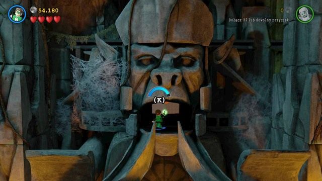 Przeleć do widocznej na obrazku wnęki i użyj haku by odblokować panel na dole - Sezon Na Pomarańcze | Opis przejścia Lego Batman 3 Poza Gotham - LEGO Batman 3: Poza Gotham - poradnik do gry