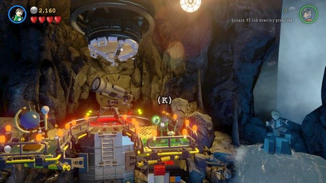 Jak tylko je zniszczysz zmień postać na Zieloną Latarnię i stwórz platformę - Adam West / Czerwony klocek | Batmolka - sekrety w Lego Batman 3 Poza Gotham - LEGO Batman 3: Poza Gotham - poradnik do gry