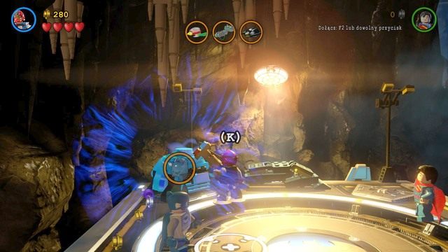 Pierwszy minzestaw otrzymasz po otwarciu trzech niebieskich pojemników - Minizestawy | Kostium Na Miarę Kosmosu - sekrety w Lego Batman 3 Poza Gotham - LEGO Batman 3: Poza Gotham - poradnik do gry