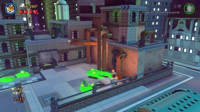 Pierwszy minizestaw znajdziesz po prawej stronie na pierwszym piętrze widocznego na obrazku budynku - Minizestawy | Małe Gotham Duży Problem - sekrety w Lego Batman 3 Poza Gotham - LEGO Batman 3: Poza Gotham - poradnik do gry