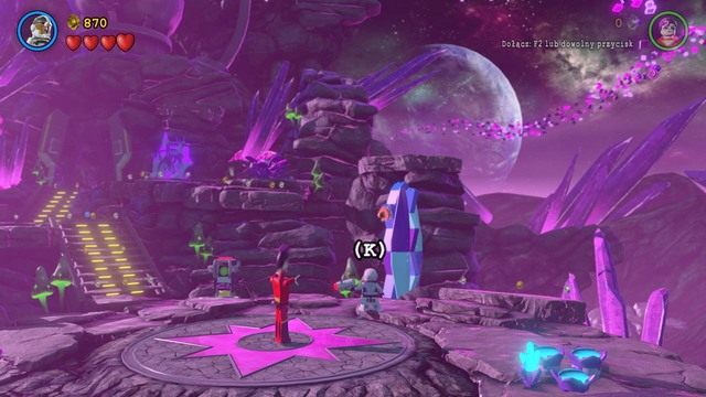 Po pierwszej konfrontacji z latającym potworem podejdź do widocznego na obrazku filaru i użyj haku żeby go obalić - Postacie | Miłość Ci Wszystko Wybaczy - sekrety w Lego Batman 3 Poza Gotham - LEGO Batman 3: Poza Gotham - poradnik do gry