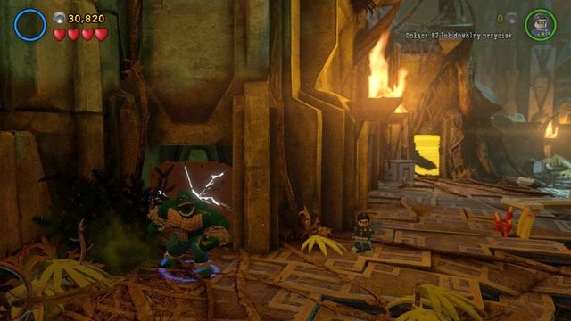 Po zdobyciu siódmego minizestawu przejdź do lewej strony jaskini a znajdziesz tu świecącą ścianę - Minizestawy | Sezon Na Pomarańcze - sekrety w Lego Batman 3 Poza Gotham - LEGO Batman 3: Poza Gotham - poradnik do gry