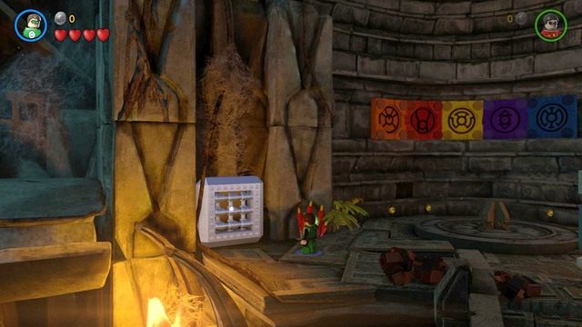 Będąc w głównej jaskini przejdź na prawą stronę i podejdź do mechanizmy ze światłem - Adam West / Czerwony klocek | Sezon Na Pomarańcze - sekrety - LEGO Batman 3: Poza Gotham - poradnik do gry