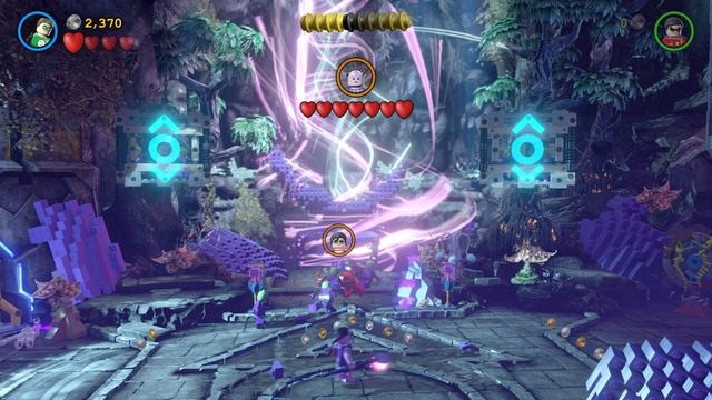 Czerwony klocek znajdziesz w momencie walki z Indigo-1 - Adam West / Czerwony klocek | Indygująca Historia - sekrety - LEGO Batman 3: Poza Gotham - poradnik do gry