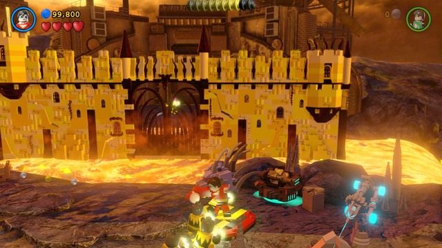 Czerwony klocek zdobędziesz w momencie walki z Sinestro - Adam West / Czerwony klocek | Qwardy Orzech Do Zgryzienia - sekrety - LEGO Batman 3: Poza Gotham - poradnik do gry