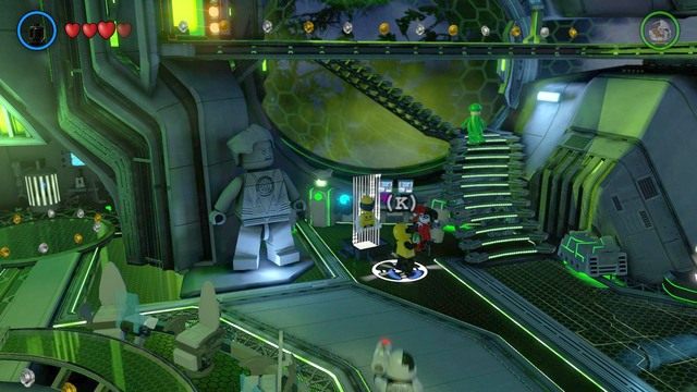 Żeby wykonać to zadanie musisz skorzystać z laboratorium w Strażnicy oraz utworzyć nową postać - Zadania poboczne | Hala Sprawiedliwości i Zagłady - sekrety - LEGO Batman 3: Poza Gotham - poradnik do gry