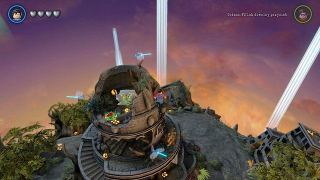 Żeby odblokować skrzynię na dachu musisz znaleźć przełącznik - Złote Klocki | Okaara - sekrety w Lego Batman 3 Poza Gotham - LEGO Batman 3: Poza Gotham - poradnik do gry