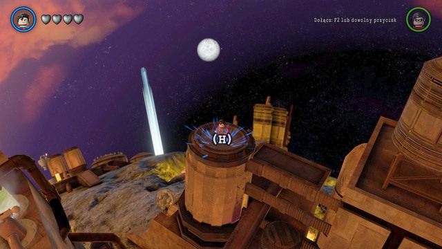 Po przejściu przez drugą kratę przeleć na komin obok i zniszcz osłonę za pomocą Supermana - Złote Klocki | Qward - sekrety w Lego Batman 3 Poza Gotham - LEGO Batman 3: Poza Gotham - poradnik do gry