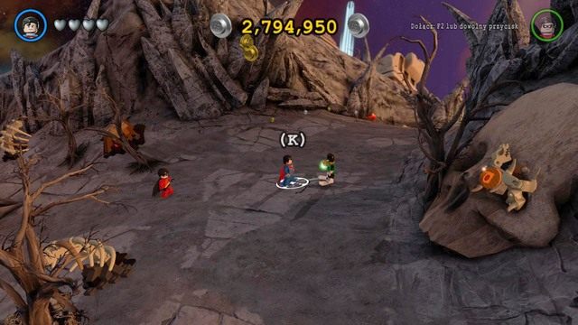 Po dotarciu na planetę Ysmault porozmawiaj z Zieloną Glutarnią a po rozmowie zacznij za nim podążać - Zadania poboczne | Ysmault - sekrety w Lego Batman 3 Poza Gotham - LEGO Batman 3: Poza Gotham - poradnik do gry