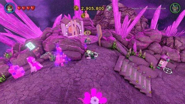 Po dotarciu na planetę Zamaron porozmawiaj z Zieloną Glutarnią a po rozmowie zacznij za nim podążać - Zadania poboczne | Zamaron - sekrety w Lego Batman 3 Poza Gotham - LEGO Batman 3: Poza Gotham - poradnik do gry