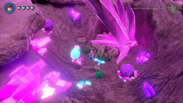 Zniszcz wszystkie obiekty, które blokują kupki ziemi po czym korzystając z Zielonej latarni zacznij wykopywać z nich klocki - Pojazdy | Zamaron - sekrety w Lego Batman 3 Poza Gotham - LEGO Batman 3: Poza Gotham - poradnik do gry