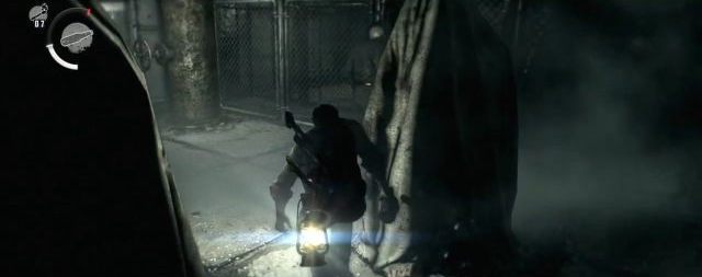 Wykorzystaj mnogość przeszkód terenowych, by zaczaić się na wrogów. - Rozdział 11 - Spotkanie | Opis przejścia The Evil Within - The Evil Within - poradnik do gry