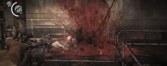 Możesz pokonać bossa za pomocą swoich własnych zabawek, bądź wykorzystać otoczenie. - Laura - starcie drugie | Walki z bossami w The Evil Within - The Evil Within - poradnik do gry