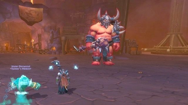 Naszym pierwszym przeciwnikiem jest Slave Watcher Crushto - Bloodmaul Slag Mines | Instancje (Dungeons) - World of Warcraft: Warlords of Draenor - poradnik do gry