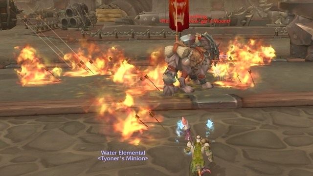 Podczas walki musimy bezwzględnie unikać zwyczajnych oraz płonących strzał. - Iron Docks | Instancje (Dungeons) w World of Warcraft Warlords of Draenor - World of Warcraft: Warlords of Draenor - poradnik do gry