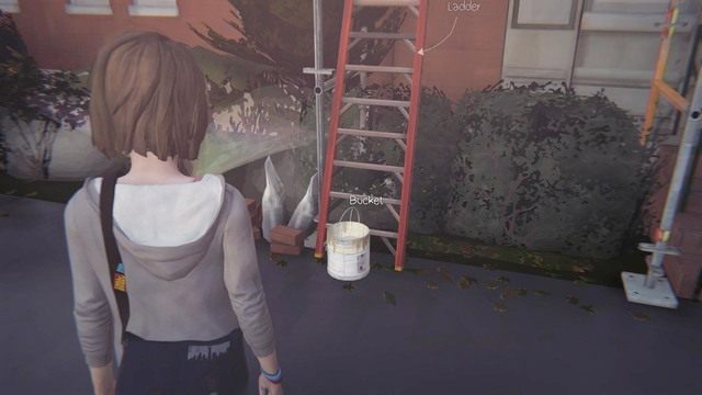 Po przejściu na teren akademika podejdź do Victorii i porozmawiaj z nią - Life is Strange: Chrysalis, Rozdział 3 - solucja, opis przejścia - Life is Strange - poradnik do gry