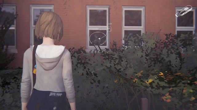 Kolejne zdjęcie będziesz mógł wykonać w momencie kiedy ostrzeżesz Alyssę przed nadlatującą piłką - Life is Strange: Chrysalis - Zdjęcia - Life is Strange - poradnik do gry
