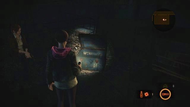 Niebieskie skrzynie otworzysz tylko sterując Moirą. - Otwieranie zamków | Podstawy | Resident Evil Revelations 2 - Resident Evil: Revelations 2 - Kolonia Karna - poradnik do gry