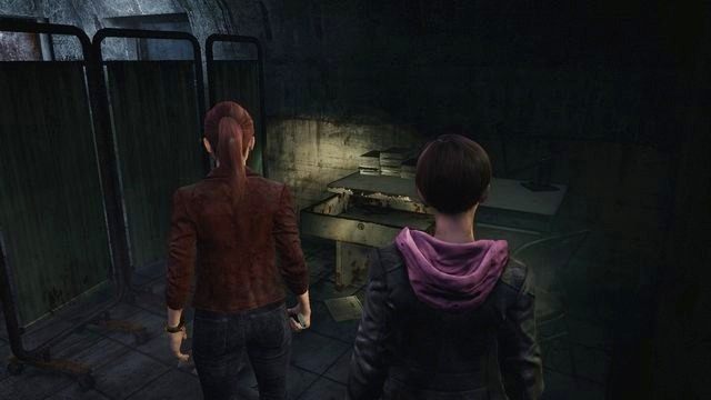 W szufladach biurek znajdziesz kamienie, za znalezienie których otrzymasz dodatkowe PP. - Odzyskaj klucz | Kolonia karna - Claire | Resident Evil Revelations 2 - Resident Evil: Revelations 2 - Kolonia Karna - poradnik do gry