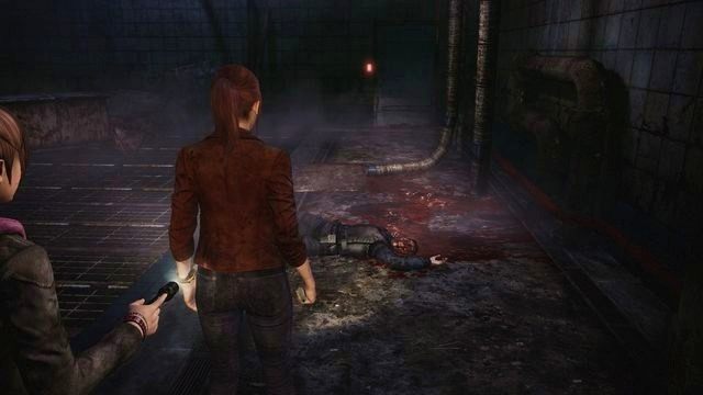 Przeszukaj ciało strażnika, a Claire znajdzie pistolet. - Odzyskaj klucz | Kolonia karna - Claire | Resident Evil Revelations 2 - Resident Evil: Revelations 2 - Kolonia Karna - poradnik do gry