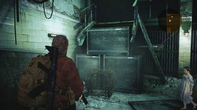 Następnie przejdź w lewą stronę tego pomieszczenia, gdzie za ścianą znajdziesz skrzynię, którą możesz podnieść ([podnieś przedmiot]) - Przejdź przez budynek | Kolonia karna - Barry | Resident Evil Revelations 2 - Resident Evil: Revelations 2 - Kolonia Karna - poradnik do gry