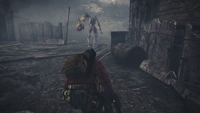 Skradanie się to prosty sposób na pozbywanie się trudniejszych przeciwników. - Walka | Podstawy | Resident Evil Revelations 2 - Resident Evil: Revelations 2 - Kolonia Karna - poradnik do gry