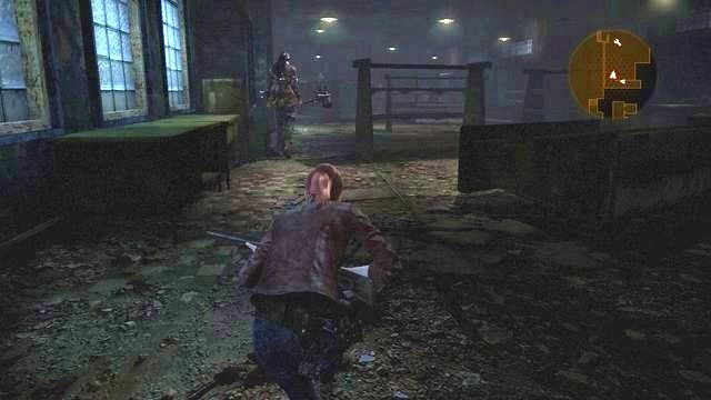 Wyeliminowanie atakiem wręcz przynajmniej jednego przeciwnika będzie dużym ułatwieniem podczas dalszej walki. - Idź do wieży | Kontemplacja - Claire | Resident Evil Revelations 2 - Resident Evil: Revelations 2 - Kolonia Karna - poradnik do gry