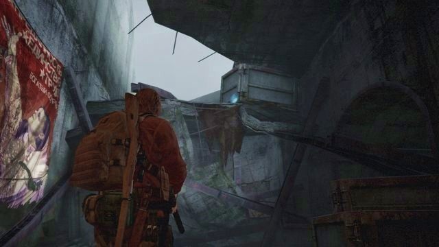 Zaraz po wejściu do wieży, która była celem podróży przez cały epizod, spójrz do góry, lekko w prawo - Kontemplacja - Barry | Emblematy wieży | Resident Evil Revelations 2 - Resident Evil: Revelations 2 - Kolonia Karna - poradnik do gry