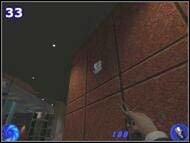 Idź do drzwi, przy których jest czytnik magnetyczny i włam się do środka - Poziom 8 | James Bond 007 NightFire - James Bond 007: NightFire - poradnik do gry