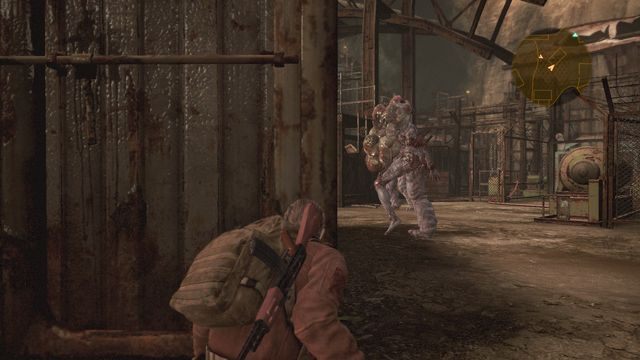 Zza kontenera możesz wybadać ścieżki przeciwników. - Odszukaj Alex - Przywrócenie zasilania | Wyrok - Barry - Resident Evil: Revelations 2 - Kolonia Karna - poradnik do gry