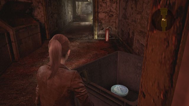 Przechodząc do rzeźni (budynek, do którego dostęp uzyskasz po zebraniu sztucznego oka) z głównej sali (dużo wiszących świń i strzelający wybuchającymi pociskami przeciwnik) skręcisz w prawo, w kierunku pomieszczenia, w którym znajdziesz Klucz do rzeźni (wirujące w środku ostrza) - Wyrok - Claire | Emblematy wieży | Resident Evil Revelations 2 - Resident Evil: Revelations 2 - Kolonia Karna - poradnik do gry