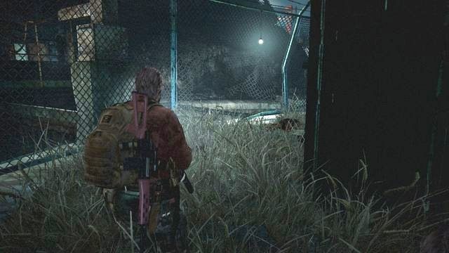 Na dół przejdziesz przez dziurę w siatce. - Idź na szczyt klifu | Metamorfoza - Barry | Resident Evil Revelations 2 - Resident Evil: Revelations 2 - Kolonia Karna - poradnik do gry