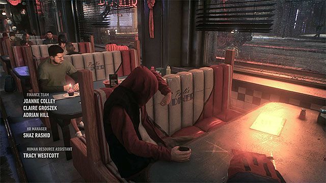 Osoba, na którą poskarżył się jeden z cywilów, siedzi przy stole w rogu baru - Prolog | Główny wątek fabularny w Batman Arkham Knight - Batman Arkham Knight - poradnik do gry